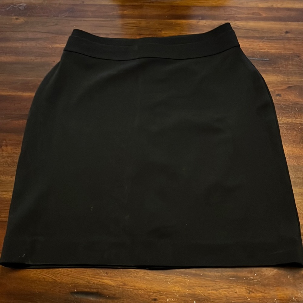BCBGMaxazria black stretchy skirt size M